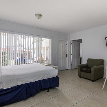 Hollywood Broadwalk Oceanside Hotel מראה חיצוני תמונה